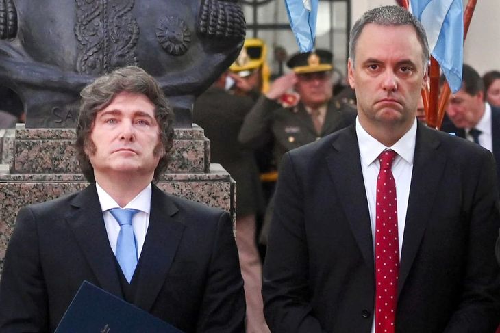 El presidente Javier Milei junto a Manuel Adorni, jefe de Gabinete. El presidente Javier Milei junto a Manuel Adorni, jefe de Gabinete.