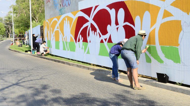 Siete grupos de artistas pintaron 50 metros cuadrados de paredones. 