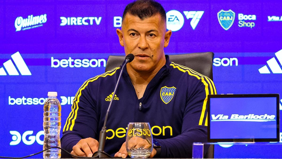 Almirón le explicó a los hinchas por qué no jugaron los titulares.