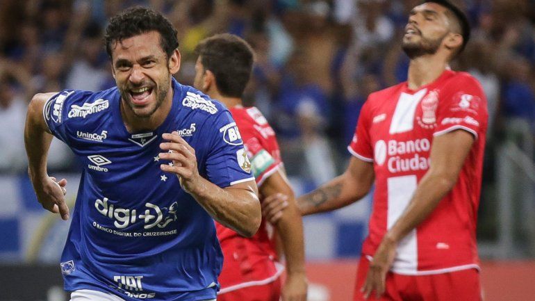 Cruzeiro goleó a un Huracán casi eliminado de la Copa