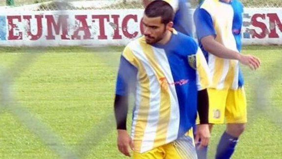 La discusión y la posterior agresión se produjeron en el primer tiempo. El futbolista jugaba en el club San Jorge.