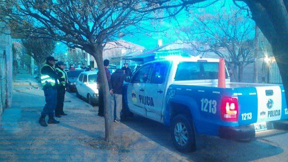 Los detenidos tienen 22 y 27 años. Llevaban 21 bagullos de marihuana listos para vender. Fueron puestos a disposición del juez federal que los liberó.