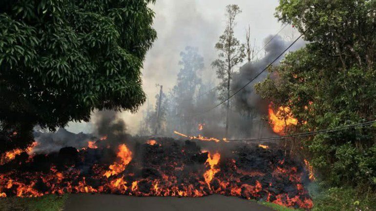 Así la lava de un volcán se come una ciudad