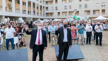 Alberto Fernández inaugurando el complejo de edificios del plan Procrear en Parque Patricios. Alberto Fernández inaugurando el complejo de edificios del plan Procrear en Parque Patricios.