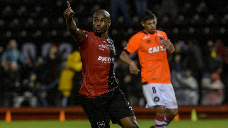 Leal estuvo cerca de ser el gran héroe de la noche.