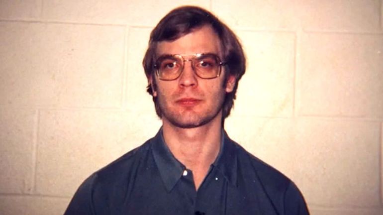 Dahmer, el asesino serial que practicaba necrofilia y canibalismo: sus crímenes