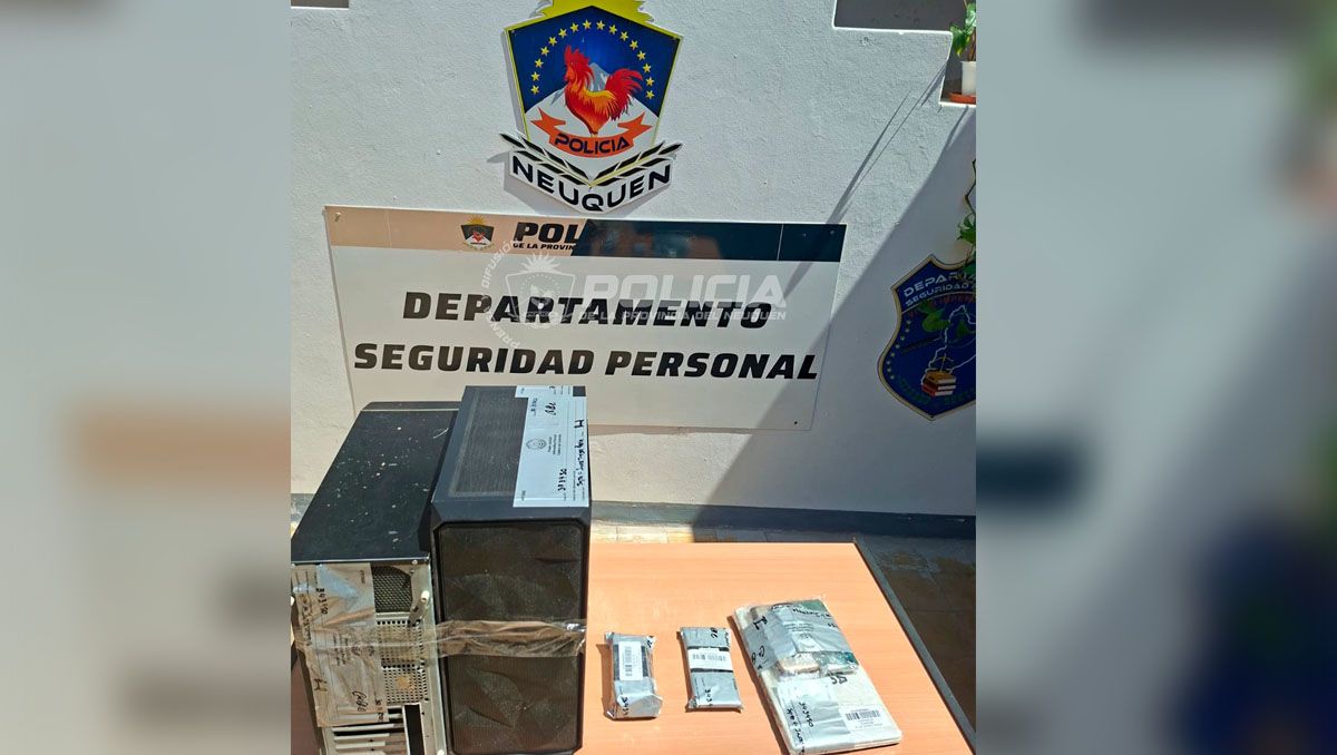 Los efectivos que intervinieron en el procedimiento secuestraron computadoras y celulares.