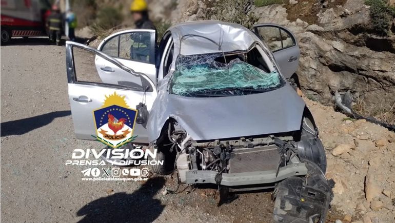 Fuerte choque y vuelco de un auto en la Ruta 40