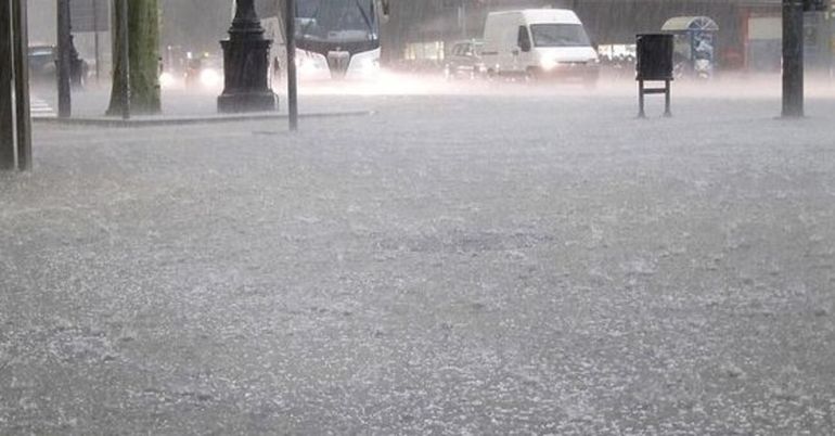 Rigen dos alertas de nivel amarillo y rojo que afectarán a la mitad del país.