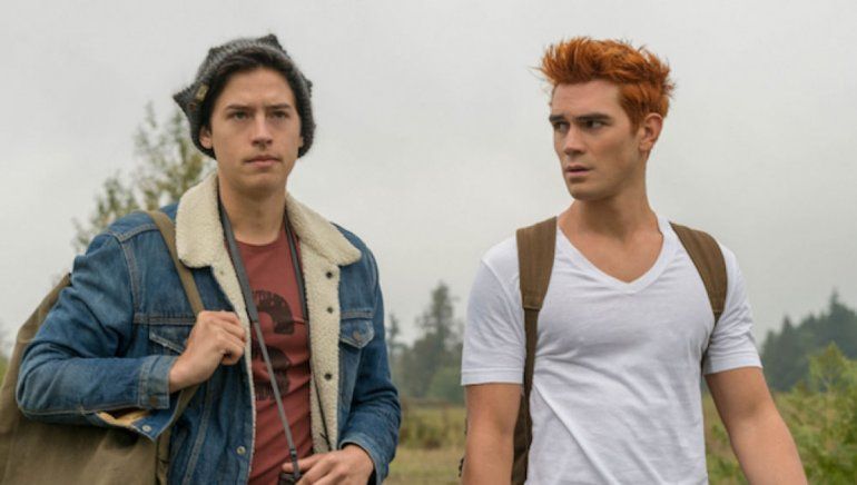 Cole Sprouse y Kj Apa﻿ volvieron al set para el rodaje de la quinta temporada de Riverdale | Foto: Captura Netflix