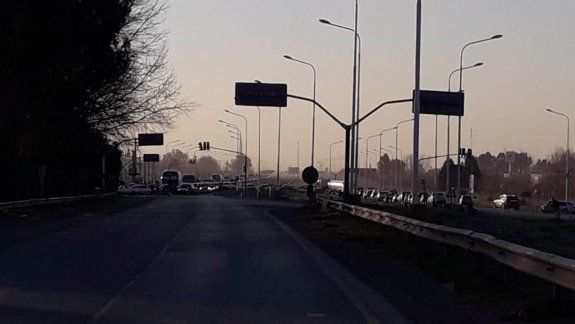 Los vecinos de Ruca Antú trasladaron el corte a Ruta 7