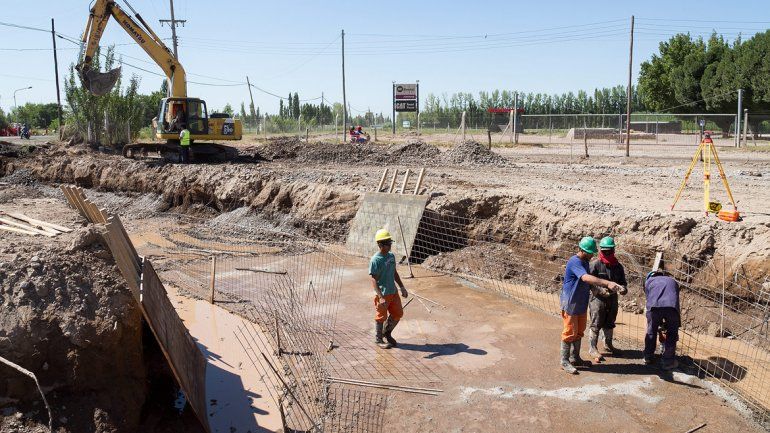 Los operarios siguen trabajando en una obra eterna en la región.