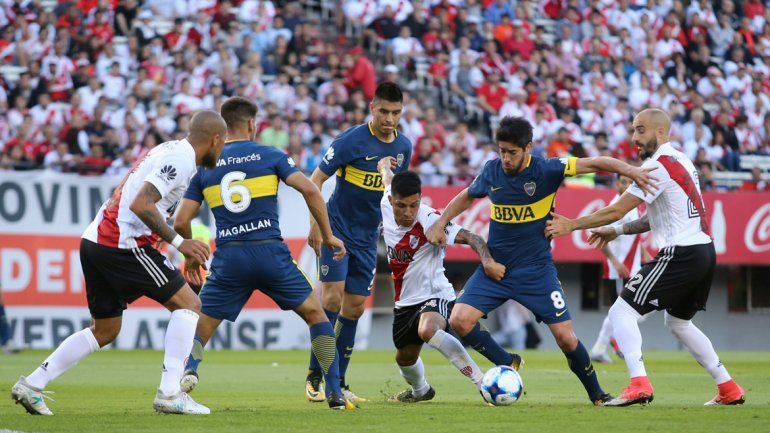 Boca le ganó 2 a 1 a River en el Superclásico y se escapa en la cima de la Superliga