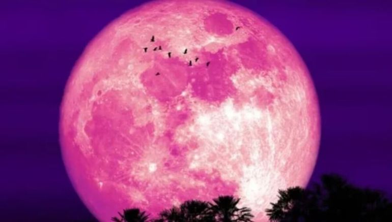 La Luna de Fresa es la primera Luna Llena del año y está cargada de simbolismo.