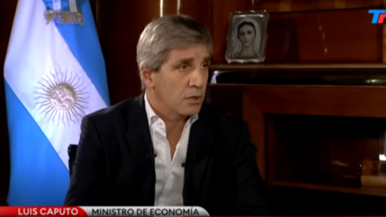 Luis Caputo advierte a los gobernadores contra los impuestos municipales.