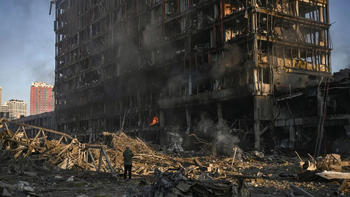 rusia bombardeo y destruyo un shopping en kiev: imagenes impactantes rusia bombardeo y destruyo un shopping en kiev: imagenes impactantes