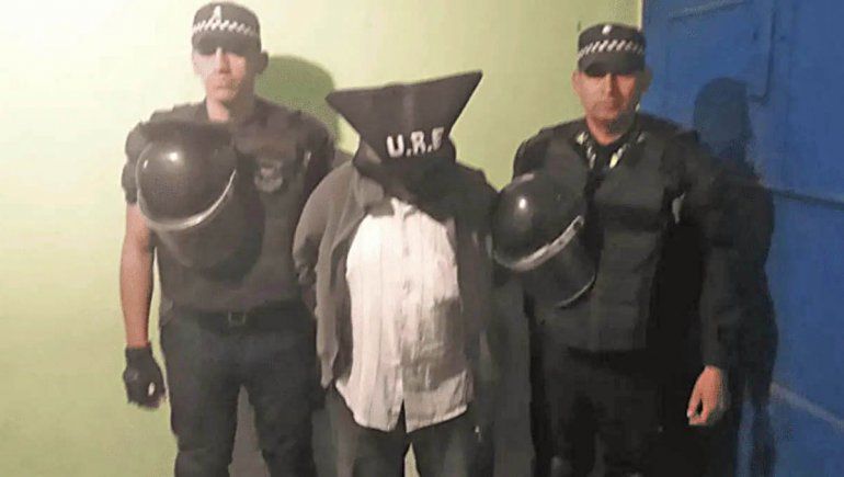 Baleó a un nene de 11 años por el ruido de su moto