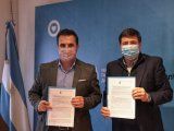 Martínez firmó un acuerdo para impulsar la llegada de los servicios básicos a los barrios populares