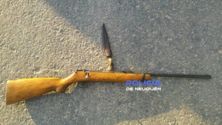 Detienen a un joven armado con un carabina y una cuchilla en plena Autovía norte