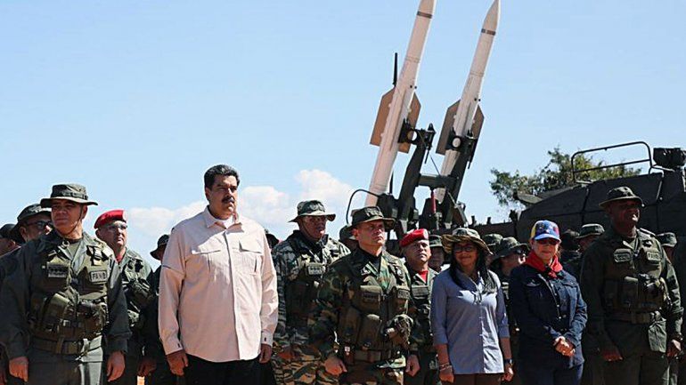 Nicolás Maduro se mostró junto a las fuerzas militares