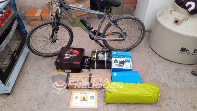 Robó datos de la tarjeta de un cliente e hizo compras por $95 mil