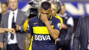 Tevez muy triste por la muerte de su papá. Tevez muy triste por la muerte de su papá.