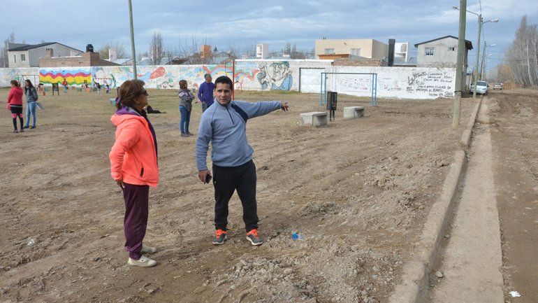 Hicieron la obra, pero dejaron una plaza destrozada