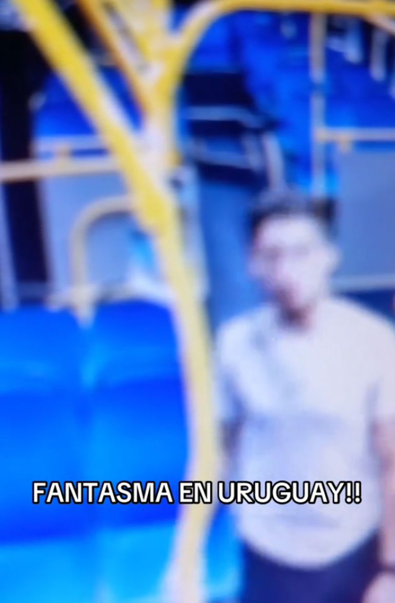 Aterrador: un chofer de colectivo pasó por un cementerio y grabó a un “fantasma” Aterrador: un chofer de colectivo pasó por un cementerio y grabó a un “fantasma”