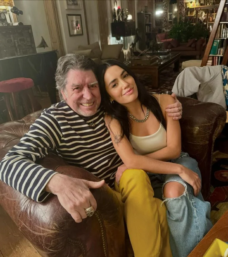 La foto de Lali Espósito junto a Joaquín Sabina. La foto de Lali Espósito junto a Joaquín Sabina.