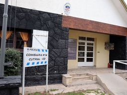 Efectivos observaron a la mujer narco mientras caminaba por el sector comercial. Efectivos observaron a la mujer narco mientras caminaba por el sector comercial.