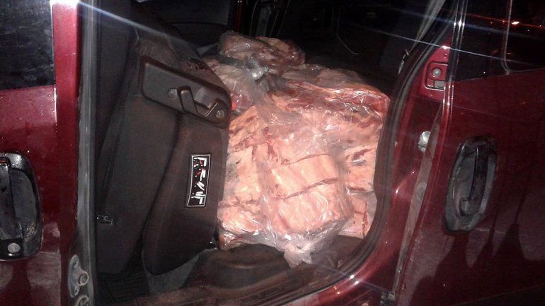Volvieron a atrapar a un hombre que intentaba contrabandear carne: llevaba 200 kilos escondidos
