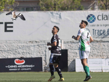 El tero sale volando durante el primer tiempo del partido entre Cipolletti y Germinal. Fotos: Anahí Cárdena