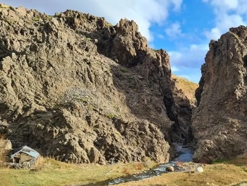 cajon del atreuco, donde el agua abrio un camino entre las montanas del alto neuquen cajon del atreuco, donde el agua abrio un camino entre las montanas del alto neuquen