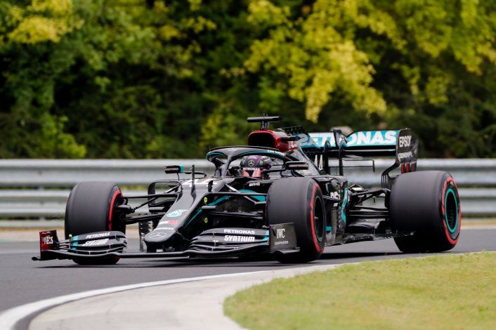 Lewis Hamilton agranda su figura en la Fórmula 1 y escapa como el piloto con más pole position en la máxima categoría del automovilismo.