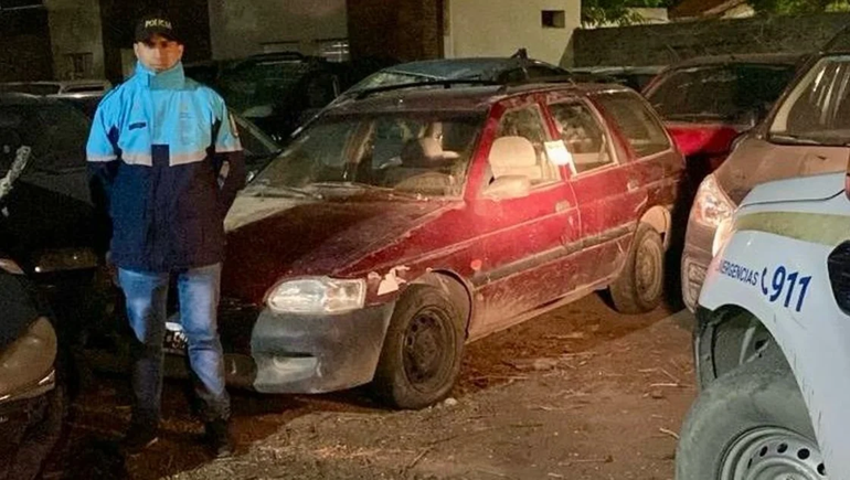El sospechoso primero escapó en el auto de un familiar y luego tomó el colectivo hacia Santa Cruz. El sospechoso primero escapó en el auto de un familiar y luego tomó el colectivo hacia Santa Cruz.