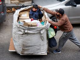 La pobreza habría bajado apenas dos puntos en comparación con el gobierno anterior La pobreza habría bajado apenas dos puntos en comparación con el gobierno anterior