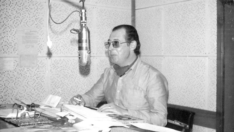 Osvaldo Arabarco, poeta, locutor y conductor de LU5. Osvaldo Arabarco, poeta, locutor y conductor de LU5.