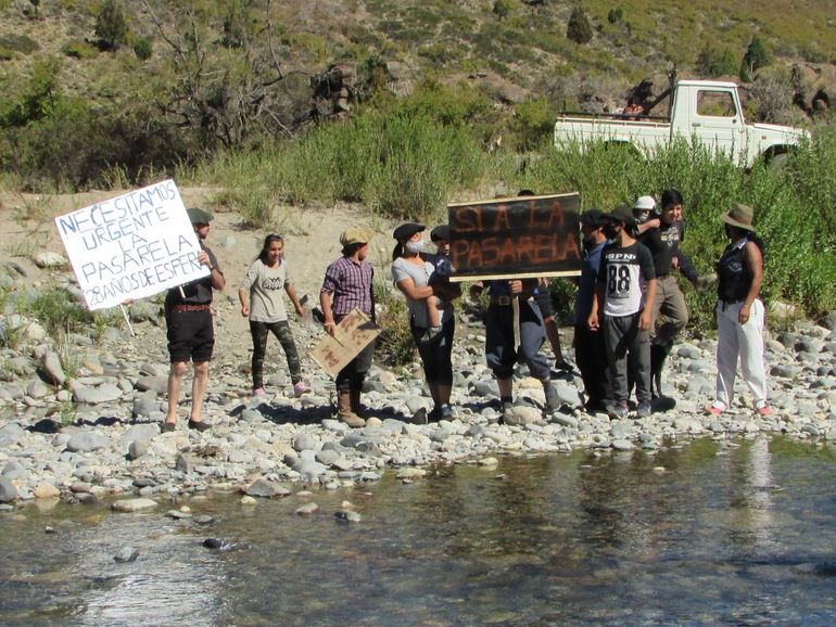 Los estudiantes y docentes del CPEM 91 visibilizaron el reclamo de la instalación de una pasarela a través de un video. Los estudiantes y docentes del CPEM 91 visibilizaron el reclamo de la instalación de una pasarela a través de un video.