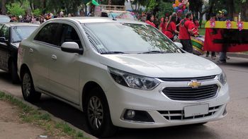 El auto robado al policía es un Chevrolet Cobalt color blanco. (Imagen ilustrativa) El auto robado al policía es un Chevrolet Cobalt color blanco. (Imagen ilustrativa)