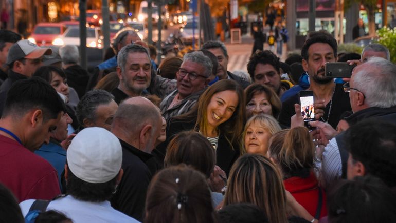 Selfies y postales de la tarde de María Eugenia Vidal en Neuquén