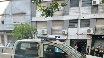 Había una búsqueda activa por el paradero del hombre difunto. Había una búsqueda activa por el paradero del hombre difunto.