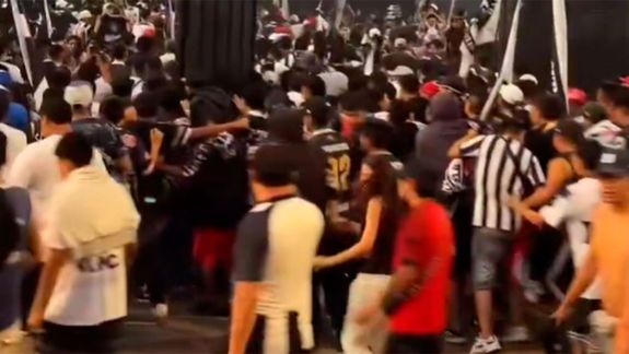 Tragedia en el fútbol: un banderazo dejó 60 heridos y 1 fallecido