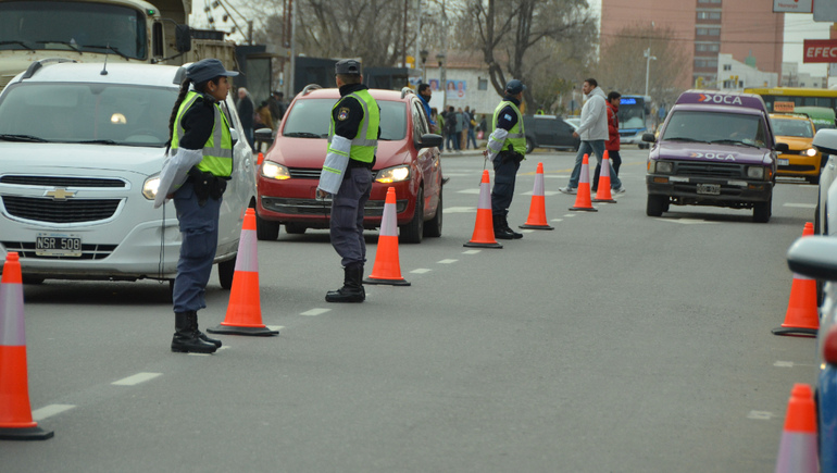 Los conductores deben certificar haber hecho la RTO exhibiendo la obrea en el parabrisas del vehículo.&nbsp;