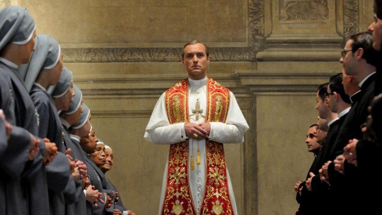 Law se pondrá la sotana de Pío XIII y dará una extravagante versión de la máxima autoridad eclesiástica.