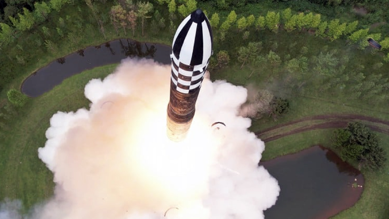 Corea del Norte lanzó misiles en respuesta a USA