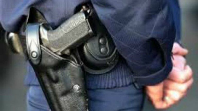 Dicen que hay policías que hacen dedo para ir a trabajar.