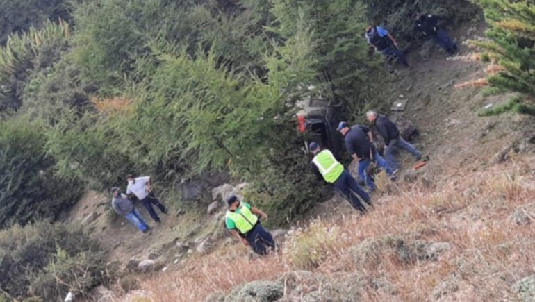 Madre e hijo se salvaron de milagro tras caer por un barranco