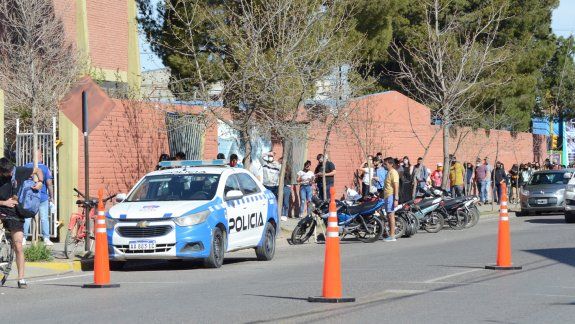 Clases e inseguridad: preocupa el robo a autos afuera de colegios