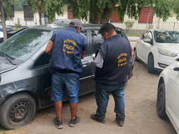 El Hondita Fit neuquino que fue recuperado en una toma de Cipolletti. El Hondita Fit neuquino que fue recuperado en una toma de Cipolletti.