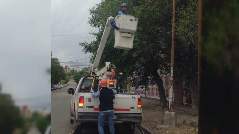 La maniobra de un camión cortó la luz a todo el centro oeste de la ciudad